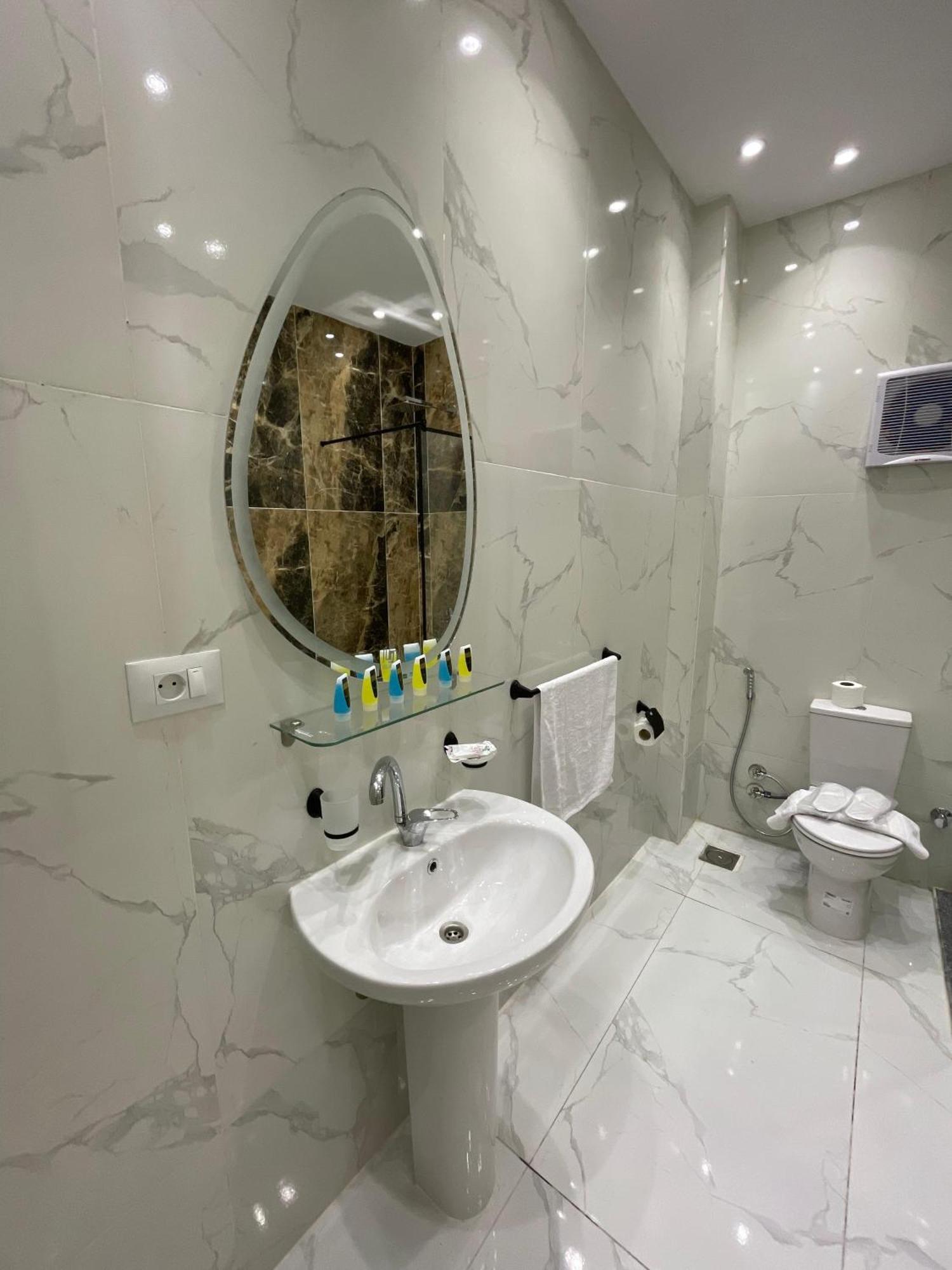 New Glamour Pyramids Hotel Kafrat al Jabal Bagian luar foto