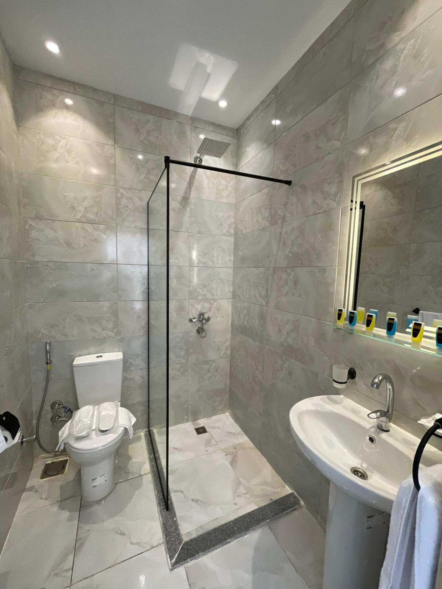 New Glamour Pyramids Hotel Kafrat al Jabal Bagian luar foto
