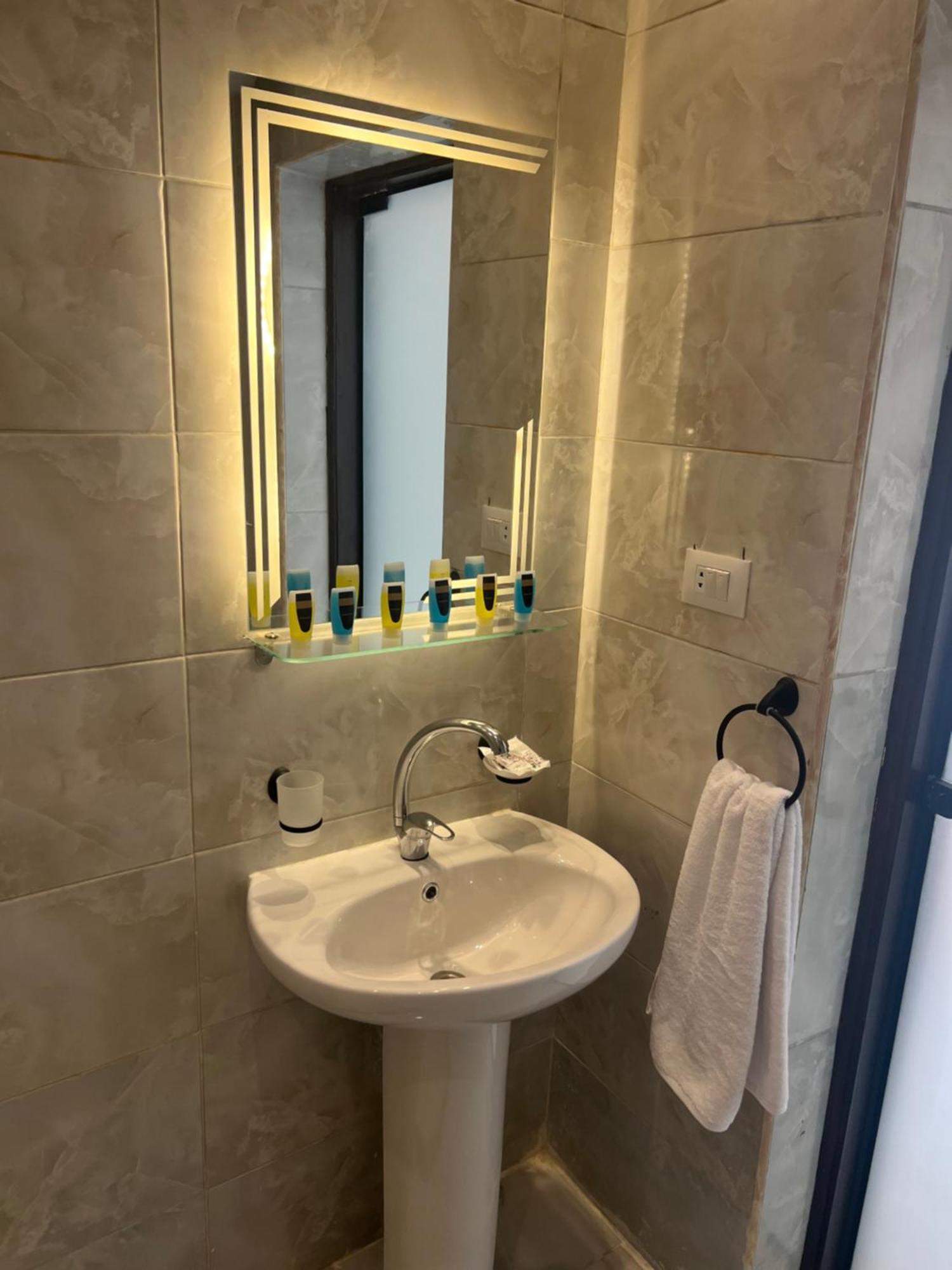 New Glamour Pyramids Hotel Kafrat al Jabal Bagian luar foto