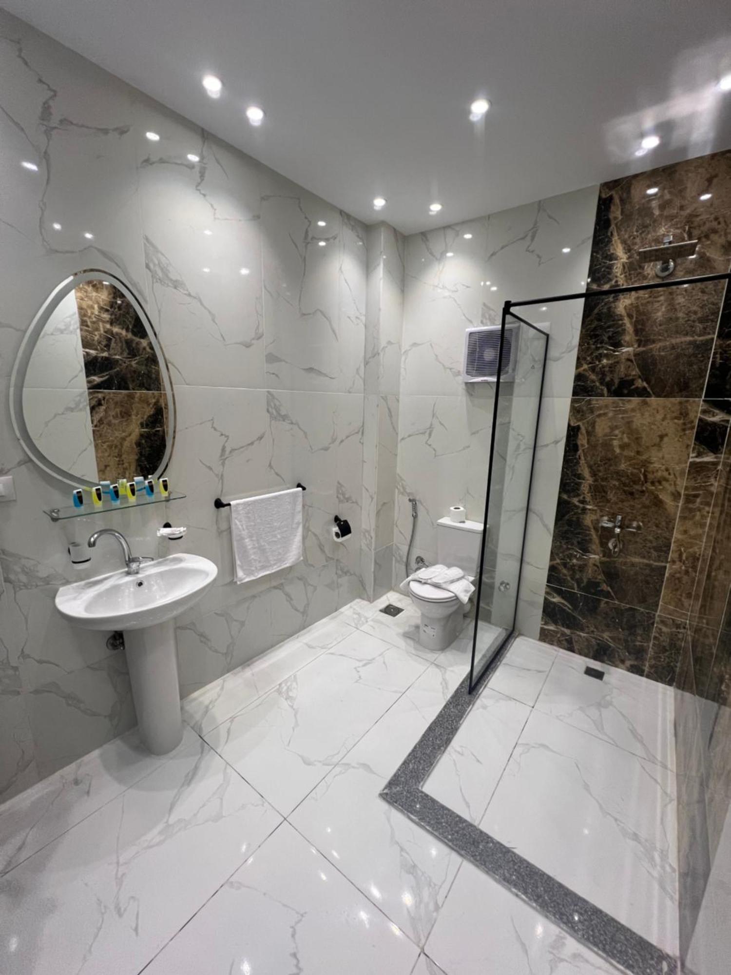 New Glamour Pyramids Hotel Kafrat al Jabal Bagian luar foto