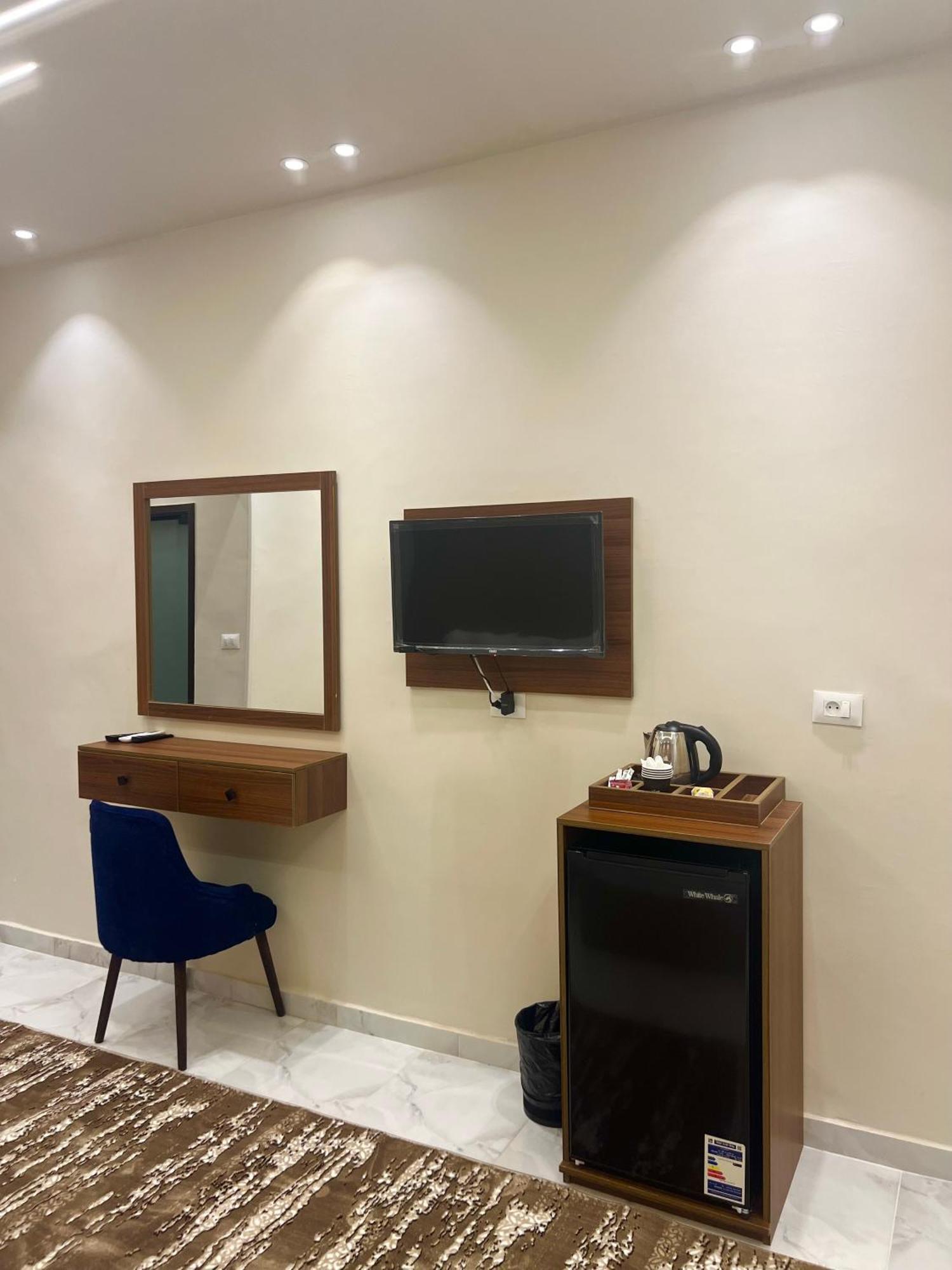 New Glamour Pyramids Hotel Kafrat al Jabal Bagian luar foto