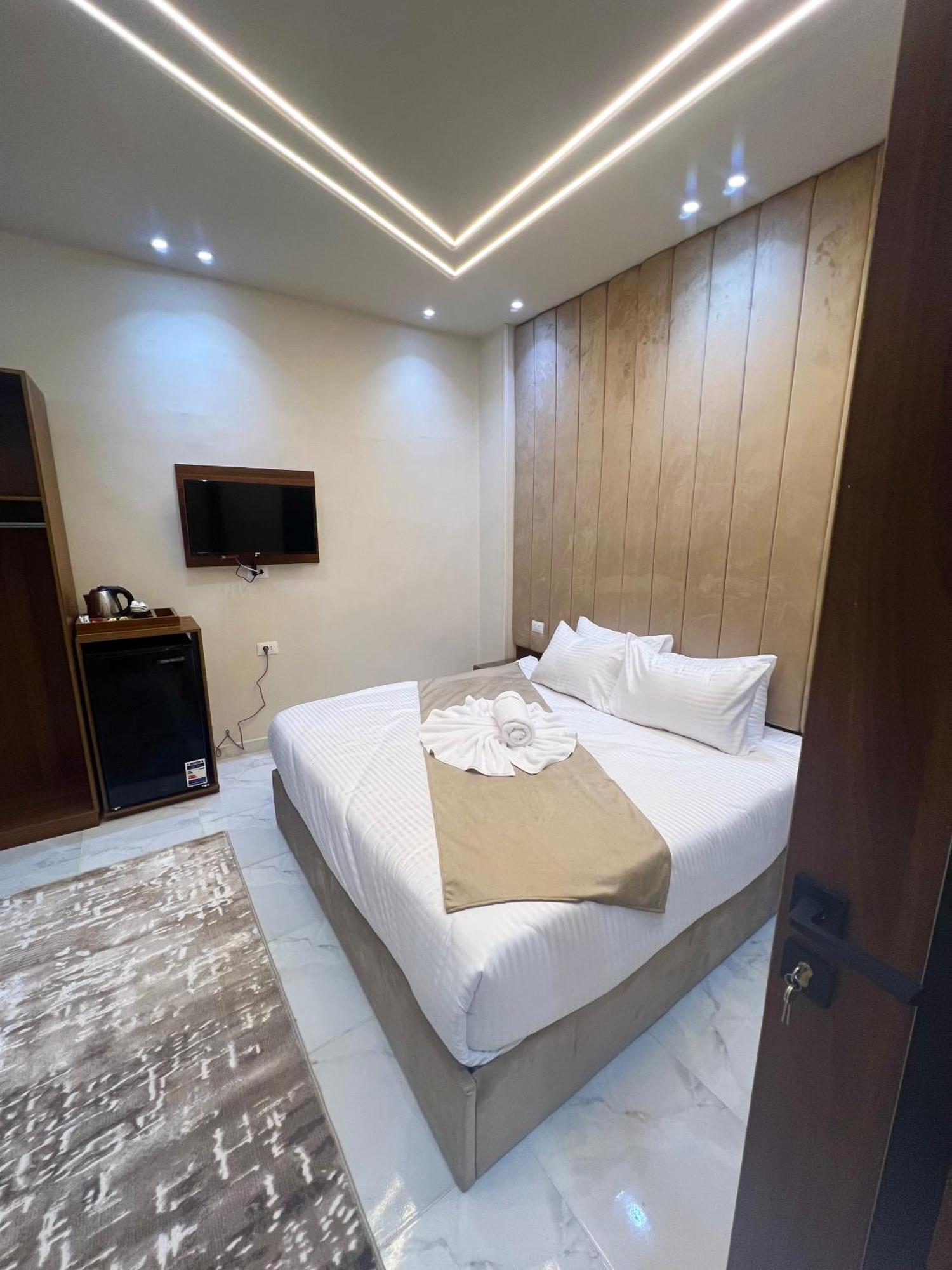 New Glamour Pyramids Hotel Kafrat al Jabal Bagian luar foto